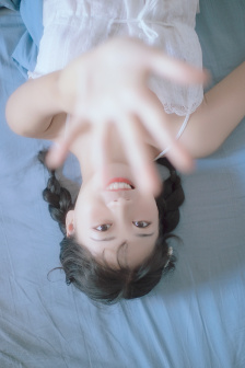 早上醒来他的巨大还在她体内